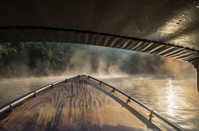 loďk na řece